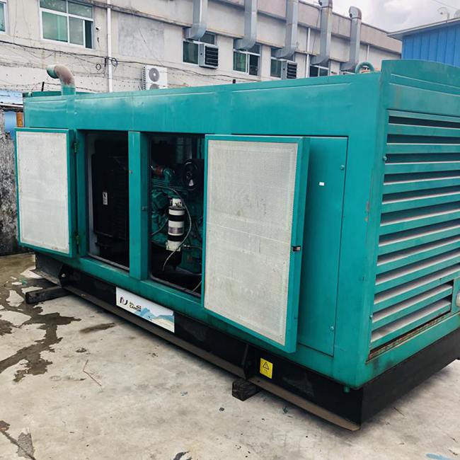 環(huán)保型康明斯120kw二手發(fā)電機