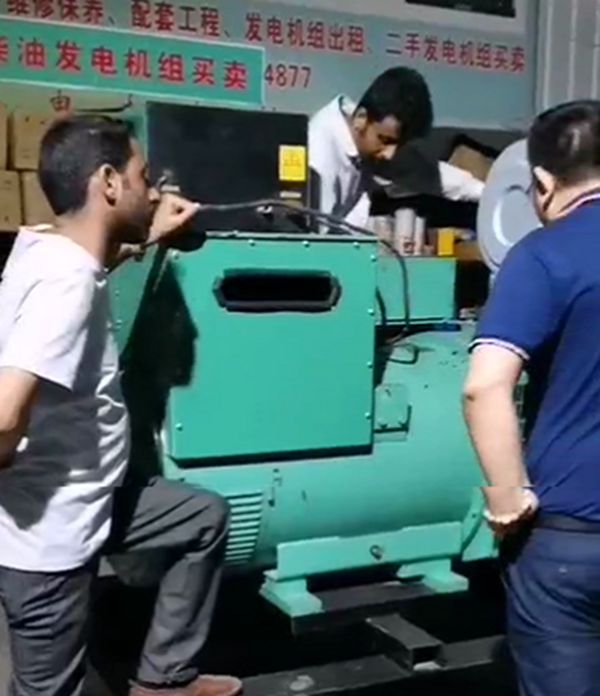 巴基斯坦發(fā)電機(jī)客戶(hù)參觀怡遠(yuǎn)發(fā)電機(jī)公司